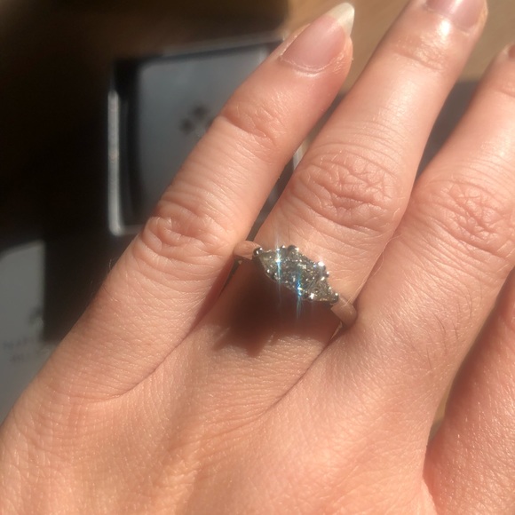 Maple leaf diamond ring 0.75 TCW - Picture 1 of 10